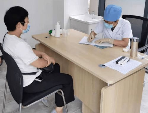 職工身邊的健康服務點來了，松江園區(qū)打造便捷健康咨詢服務